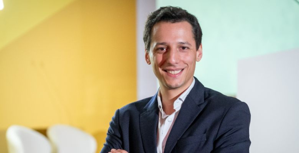 Cancro da mama precoce luminal HER2- com elevado risco de recorrência
