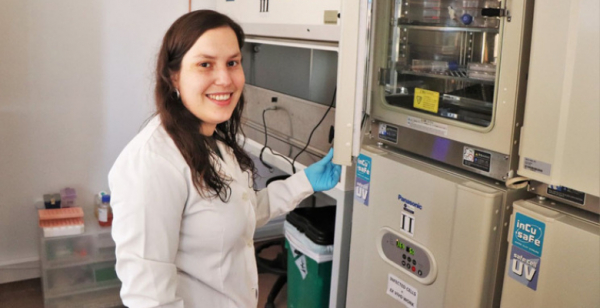 Jovem cientista portuguesa vence prémio europeu com trabalho sobre cancro da tiróide